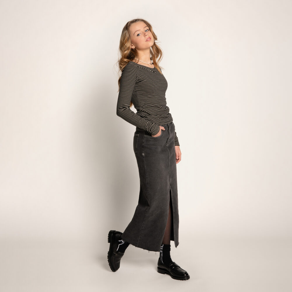 FL24721 Puck sweatshirt stripes off white black - FL24017 denim maxi skirt off black denim