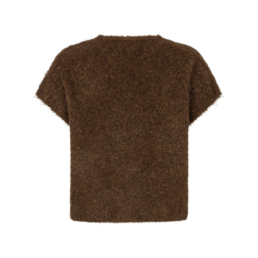 Achteraanzicht van Ydence cardigan Rochelle in warm donkerbruin, een zachte gebreide cardigan met korte mouwen.