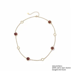 Goudkleurige ketting 101237011 met vier bruin cat’s eye stenen, open ringetjes en een verlengkettinkje